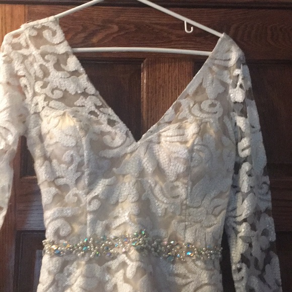 White and gold homecoming dress. - Picture 5 of 7